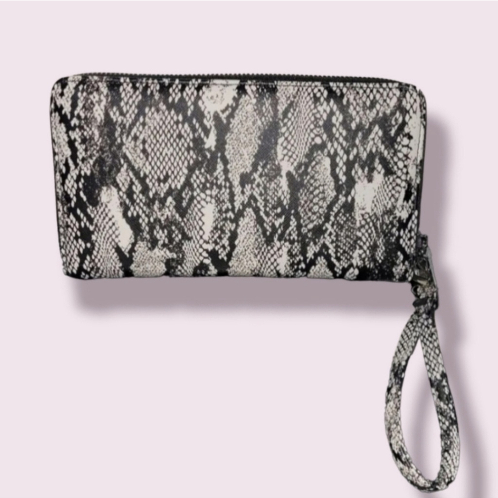 Steve Madden Wristlet & Scarf Boxed Gift Set (NEW) - Picture 7 of 10